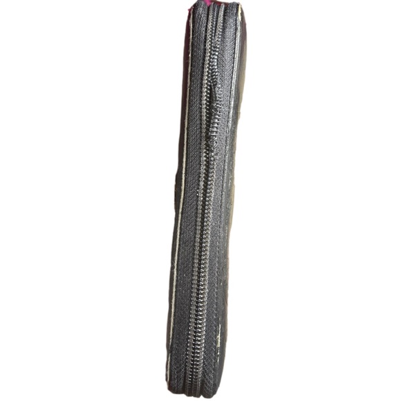 Chanel Camellia Wallet *Rehab* | Embossed Black  Lambskin Leather | Zipper - Picture 3 of 8